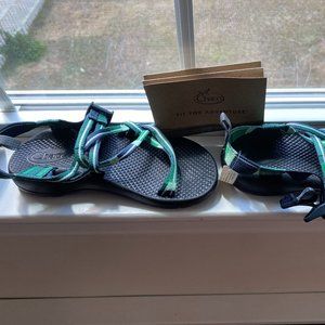 Brand NWT Chaco Kids Size 3 sandals